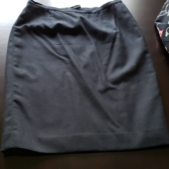 Beautiful wool suit with embroidered jacket - Picture 3 of 3